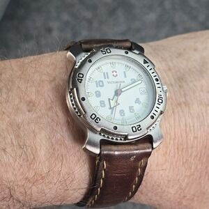 Vintage Victorinox Swiss Army Field Watch White Dial Date Quartz New Batter Glow